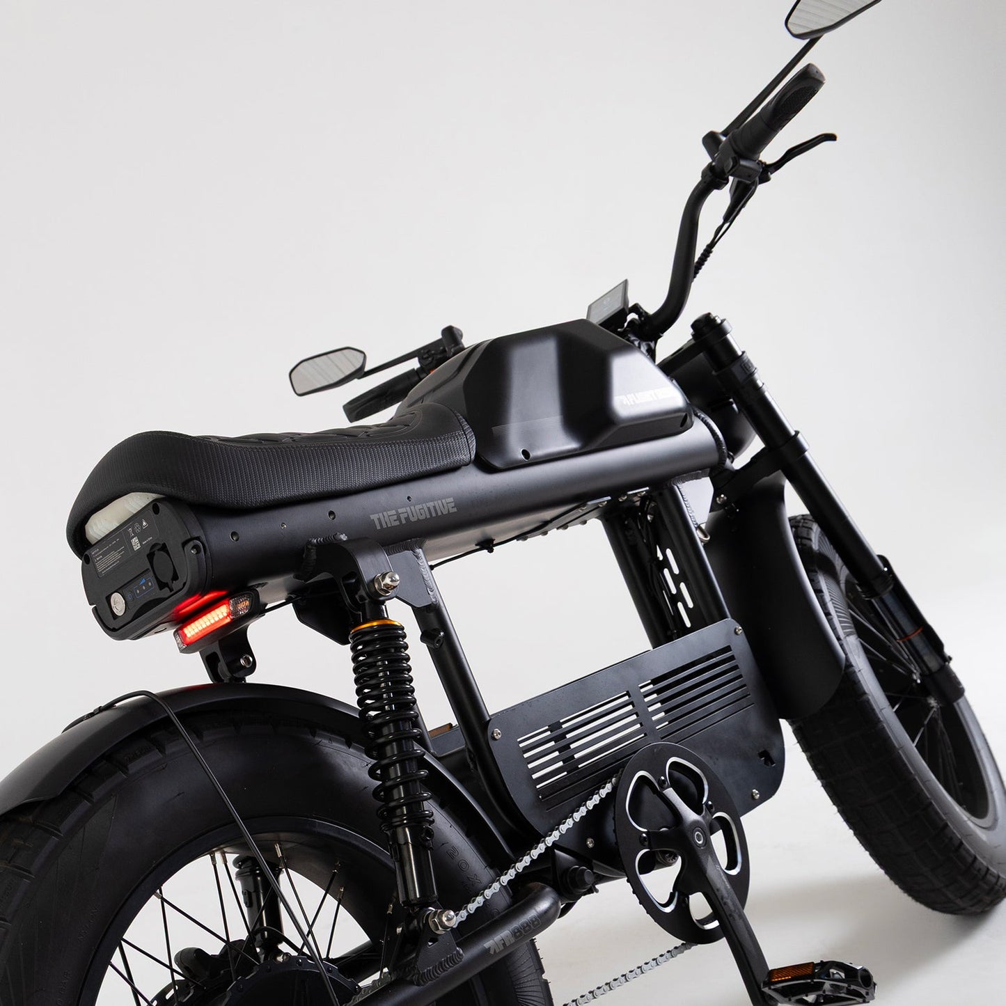 FR888 - Black